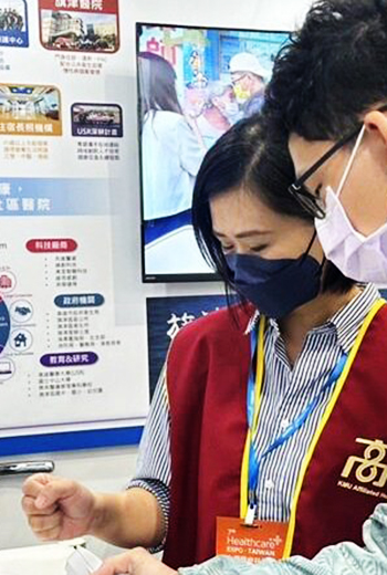 小港醫院參與醫療科技展 遠距醫療服務落地偏鄉